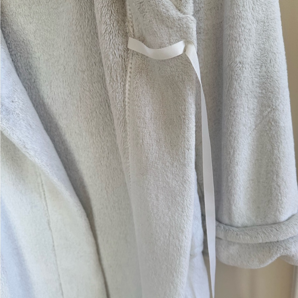 Cozy light grey Bathrobe - Picture 3 of 4
